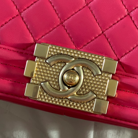CHANEL Le Boy Old Medium Fuchsia - Picture 6 of 13